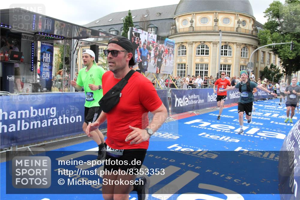 29.06.2025 - hella hamburg halbmarathon Michael Strokosch http://msf.ph/oto/8353353 29.06.2025 10:53:27 Ziel 1683, 1727, 2354, 4065, 6198, 6629, 6942, 8651, 11844, 12490, 13912, 13997, 15681, 15838, 18134, 18901 meine-sportfotos.de