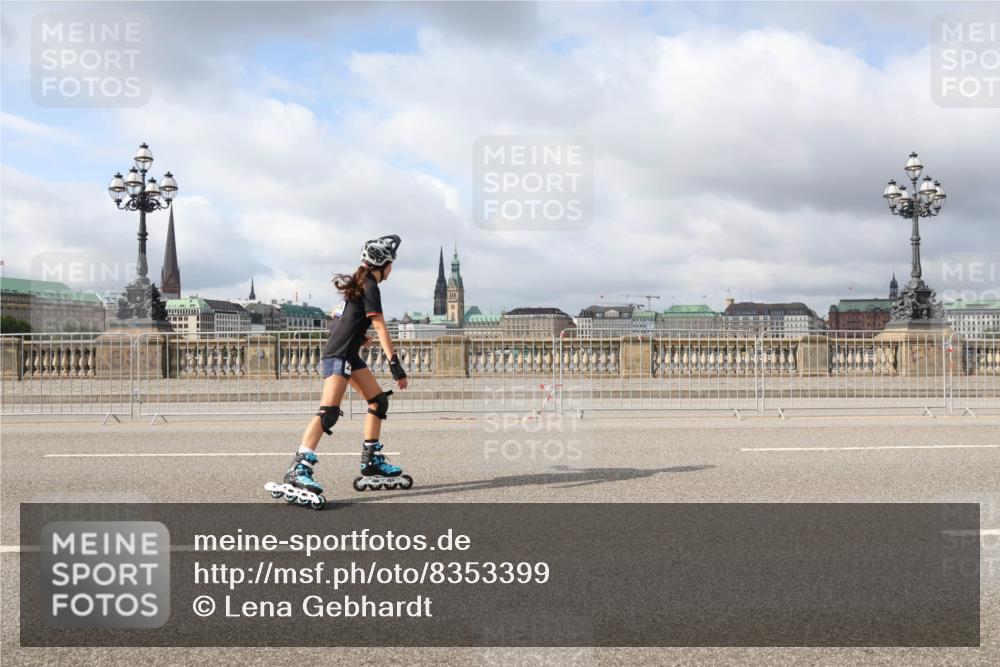 29.06.2025 - hella hamburg halbmarathon Lena Gebhardt http://msf.ph/oto/8353399 29.06.2025 09:09:27 Lombardsbrücke  meine-sportfotos.de