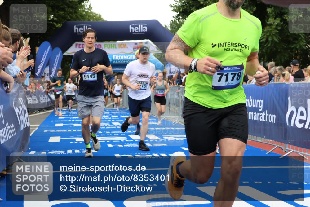 29.06.2025 - hella hamburg halbmarathon Strokosch-Dieckow http://msf.ph/oto/8353401 29.06.2025 10:52:27 Ziel 3715, 4140, 6561, 6562, 7178, 7232, 8371, 8661, 9145, 9739, 9876, 11791, 13015, 13211, 13301, 14561, 15001, 15144, 15980, 17997, 18982 meine-sportfotos.de