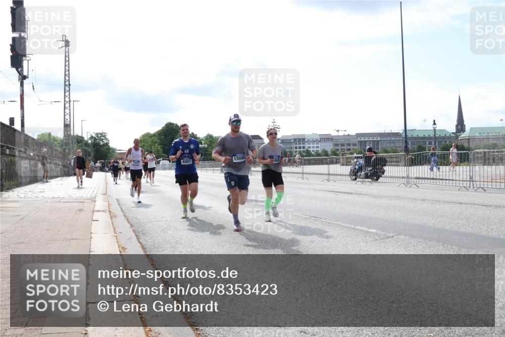 29.06.2025 - hella hamburg halbmarathon Lena Gebhardt http://msf.ph/oto/8353423 29.06.2025 10:13:51 Lombardsbrücke 45, 4001, 15085, 62, 1131, 1194, 1480, 1890, 2055, 2359, 2721, 2904, 2987, 3729, 4001, 4187, 4795, 4950, 4962, 5232, 5546, 5631, 5719, 6026, 6287, 6710, 6717, 6724, 7346, 7446, 7447, 7460, 7462, 7913, 8057, 8279, 8673, 9128, 9612, 9631, 9886, 10442, 10443, 10977, 11441, 11987, 12313, 12797, 12928, 12929, 13331, 13788, 13928, 15085, 15482, 15663, 15721, 15722, 15840, 16491, 17439, 17472, 17985, 18041, 18222, 18231, 18236, 18239 meine-sportfotos.de