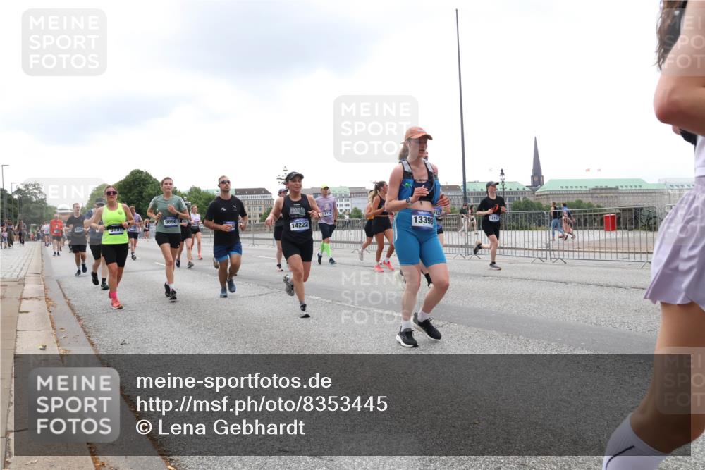 29.06.2025 - hella hamburg halbmarathon Lena Gebhardt http://msf.ph/oto/8353445 29.06.2025 10:48:01 Lombardsbrücke 9696, 9097, 14222, 13399, 12157, 1045, 1157, 1174, 1175, 1246, 1392, 1618, 1639, 1645, 1701, 1926, 2037, 2163, 2197, 2418, 2491, 2545, 2650, 2704, 2756, 2790, 2882, 2958, 3049, 3320, 3468, 3504, 3679, 3933, 4327, 4423, 4588, 4856, 5585, 5621, 5622, 5886, 5952, 7240, 7393, 7394, 7427, 7532, 7916, 7970, 8077, 8310, 8521, 8550, 8774, 9356, 9687, 9696, 9697, 9775, 9921, 10145, 10658, 10777, 10794, 10991, 11351, 11548, 11730, 11742, 11781, 11802, 11909, 12431 meine-sportfotos.de