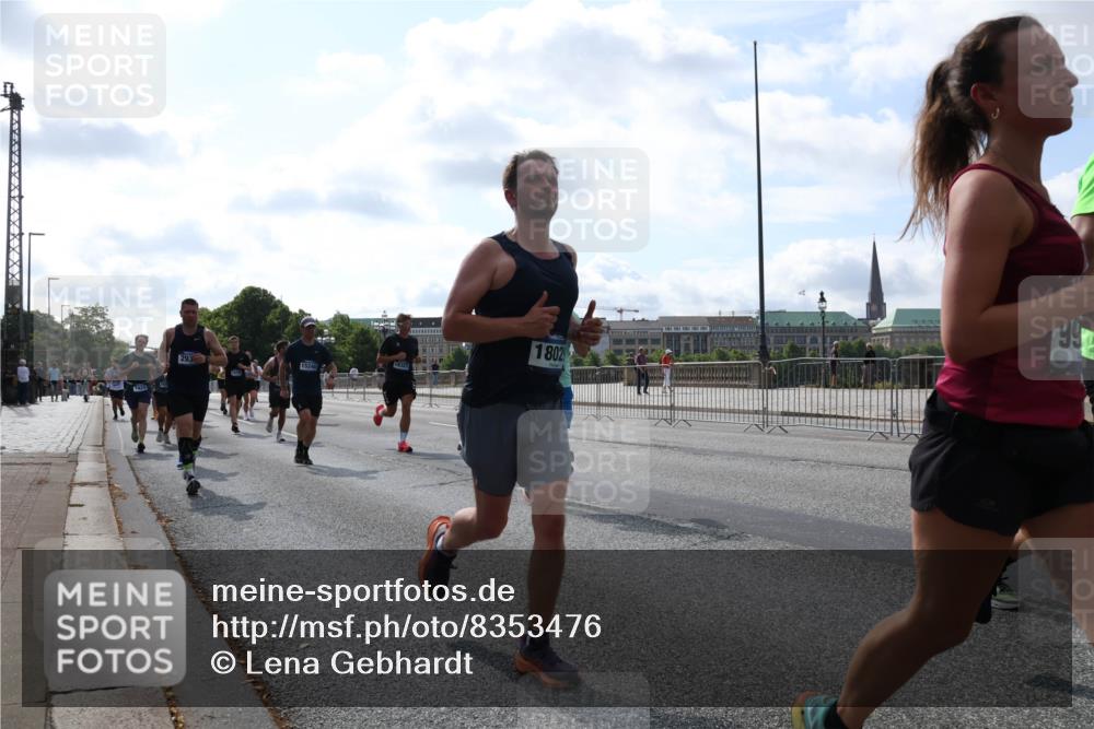29.06.2025 - hella hamburg halbmarathon Lena Gebhardt http://msf.ph/oto/8353476 29.06.2025 10:01:14 Lombardsbrücke 15240, 18327, 1802, 3880, 1130, 1387, 1420, 1726, 2006, 2091, 2354, 2363, 2490, 2936, 3059, 3141, 3199, 3425, 3625, 3663, 3740, 3983, 4068, 4238, 4249, 4319, 4322, 4370, 4616, 4649, 4708, 5033, 5418, 5570, 5675, 5870, 6087, 6147, 0000, 6487, 6531, 6591, 6714, 6757, 6835, 6924, 7287, 7658, 7757, 7759, 7761, 7846, 8030, 8045, 8046, 8191, 8255, 8326, 8478, 8632, 8691, 8923, 9124, 9932, 10074, 10188, 10271, 10383, 10576, 11465 meine-sportfotos.de