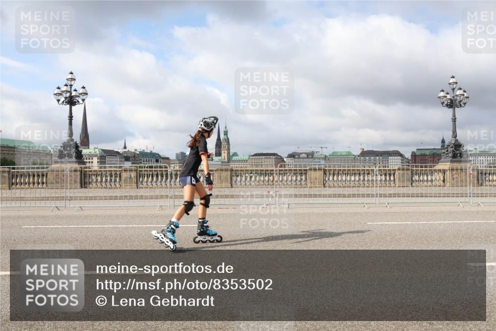 29.06.2025 - hella hamburg halbmarathon Lena Gebhardt http://msf.ph/oto/8353502 29.06.2025 09:09:27 Lombardsbrücke  meine-sportfotos.de