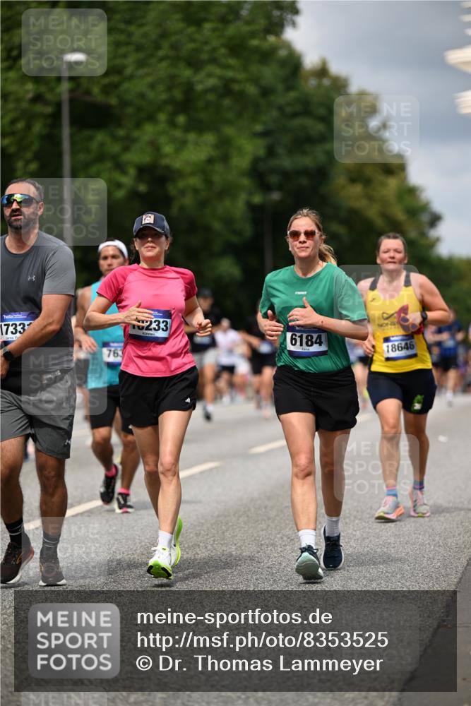 29.06.2025 - hella hamburg halbmarathon Dr. Thomas Lammeyer http://msf.ph/oto/8353525 29.06.2025 10:40:55 Kennedybrücke 1008, 1010, 1224, 1948, 2811, 3398, 3401, 3428, 3699, 3895, 4245, 5171, 5540, 5747, 5789, 5809, 6184, 6359, 6417, 7632, 7773, 8530, 8581, 8936, 8937, 9432, 9694, 9806, 9918, 10123, 10487, 10531, 10577, 10984 meine-sportfotos.de