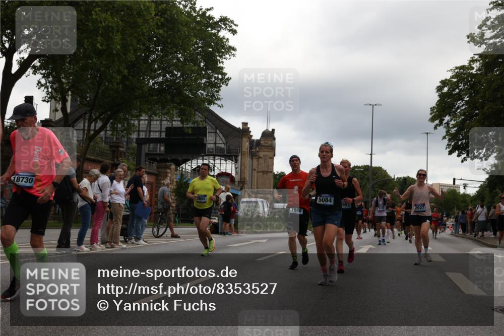 29.06.2025 - hella hamburg halbmarathon Yannick Fuchs http://msf.ph/oto/8353527 29.06.2025 10:52:55 20KM 1285, 1642, 1946, 1951, 2006, 2027, 2677, 2855, 3181, 5084, 5347, 5633, 6202, 6208, 6636, 6860, 6997, 7476, 8290, 8392, 8929, 9156, 9353, 9655, 9835, 10036, 10539, 10915, 12633, 12809, 13407, 14375, 14631, 14914, 15240, 15263, 15824, 16160, 16206, 16409, 16563, 16922, 16924, 17017, 17346, 17782, 17810, 17852, 17931, 18112, 18153, 18232, 18266, 18327, 18556, 18682, 18730, 18833, 18954, 19002, 19003 meine-sportfotos.de