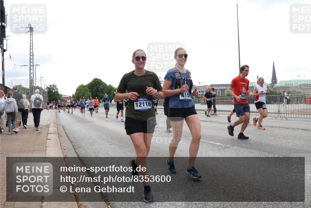 29.06.2025 - hella hamburg halbmarathon Lena Gebhardt http://msf.ph/oto/8353600 29.06.2025 10:38:49 Lombardsbrücke 12116, 415, 2693, 874, 56, 1232, 1390, 1451, 1721, 1791, 2151, 2524, 2534, 2576, 2660, 2693, 3094, 3095, 3216, 3286, 3307, 3323, 3726, 3745, 3777, 3841, 3927, 4028, 4139, 4155, 4159, 4257, 4259, 4260, 4316, 4320, 4410, 4883, 4964, 5085, 5089, 5155, 5617, 5684, 5735, 5913, 6062, 6112, 6611, 6695, 6696, 6875, 7117, 7148, 7263, 7371, 7561, 7692, 7849, 8367, 8783, 9708, 9974, 9977, 10072, 10554, 13060 meine-sportfotos.de