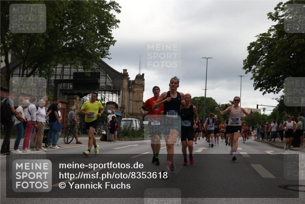 29.06.2025 - hella hamburg halbmarathon Yannick Fuchs http://msf.ph/oto/8353618 29.06.2025 10:52:55 20KM 1285, 1642, 1946, 1951, 2006, 2027, 2677, 2855, 3181, 5084, 5347, 5633, 6202, 6208, 6636, 6860, 6997, 7476, 8290, 8392, 8929, 9156, 9353, 9655, 9835, 10036, 10539, 10915, 12633, 12809, 13407, 14375, 14631, 14914, 15240, 15263, 15824, 16160, 16206, 16409, 16563, 16922, 16924, 17017, 17346, 17782, 17810, 17852, 17931, 18112, 18153, 18232, 18266, 18327, 18556, 18682, 18730, 18833, 18954, 19002, 19003 meine-sportfotos.de