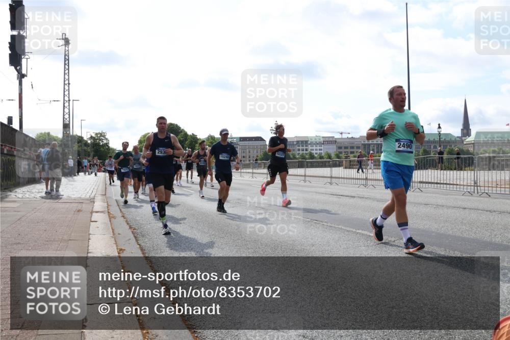 29.06.2025 - hella hamburg halbmarathon Lena Gebhardt http://msf.ph/oto/8353702 29.06.2025 10:01:14 Lombardsbrücke 16517, 293, 15240, 18327, 2490, 1130, 1387, 1420, 1726, 2006, 2091, 2354, 2363, 2490, 2936, 3059, 3141, 3199, 3425, 3625, 3663, 3740, 3983, 4068, 4238, 4249, 4319, 4322, 4370, 4616, 4649, 4708, 5033, 5418, 5570, 5675, 5870, 6087, 6147, 0000, 6487, 6531, 6591, 6714, 6757, 6835, 6924, 7287, 7658, 7757, 7759, 7761, 7846, 8030, 8045, 8046, 8191, 8255, 8326, 8478, 8632, 8691, 8923, 9124, 9932, 10074, 10188, 10271, 10383, 10576, 11465 meine-sportfotos.de