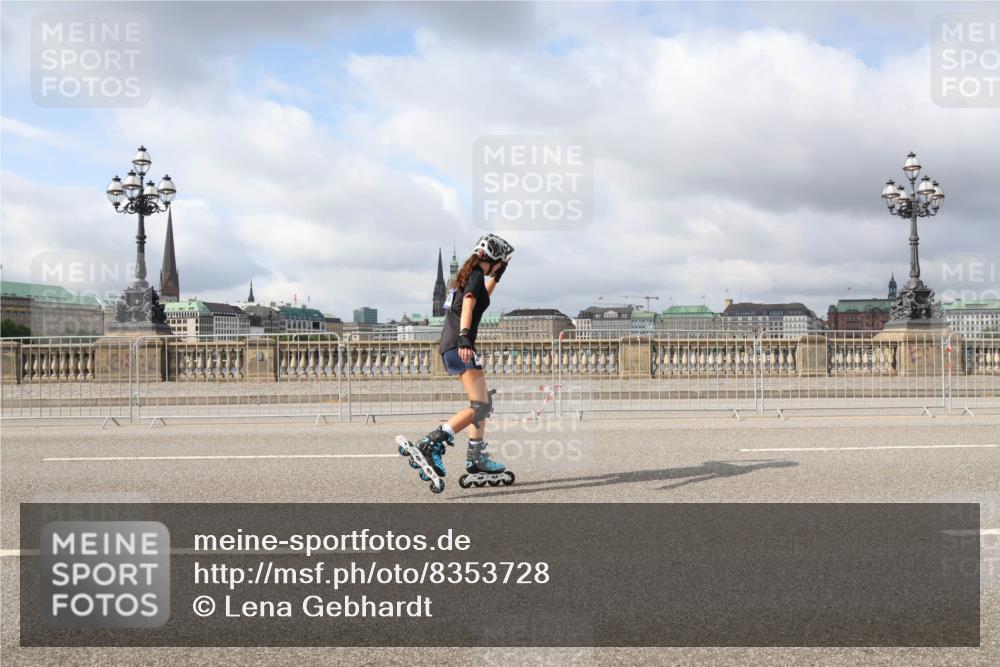 29.06.2025 - hella hamburg halbmarathon Lena Gebhardt http://msf.ph/oto/8353728 29.06.2025 09:09:27 Lombardsbrücke  meine-sportfotos.de