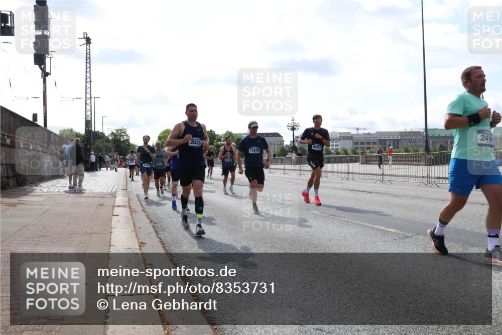 29.06.2025 - hella hamburg halbmarathon Lena Gebhardt http://msf.ph/oto/8353731 29.06.2025 10:01:15 Lombardsbrücke 1420, 16517, 2936, 4249, 15240, 18327, 2490, 1130, 1387, 1420, 1726, 2006, 2091, 2354, 2363, 2490, 2936, 3059, 3199, 3425, 3625, 3663, 3740, 3983, 4068, 4238, 4249, 4319, 4322, 4370, 4616, 4649, 4708, 5033, 5418, 5570, 5675, 5870, 6087, 6147, 6281, 0000, 6487, 6531, 6591, 6714, 6757, 6835, 6924, 7287, 7658, 7757, 7759, 7761, 7846, 8030, 8045, 8046, 8191, 8255, 8326, 8632, 8691, 8923, 9124, 9932, 10074, 10188, 10271, 10383, 10576, 11465 meine-sportfotos.de