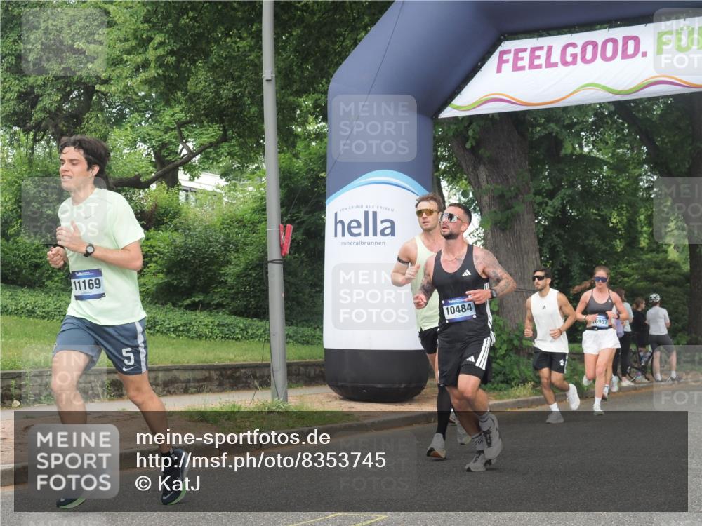 29.06.2025 - hella hamburg halbmarathon KatJ http://msf.ph/oto/8353745 29.06.2025 10:21:35 Zwischen KM18-KM19 1686, 5070, 7965 meine-sportfotos.de