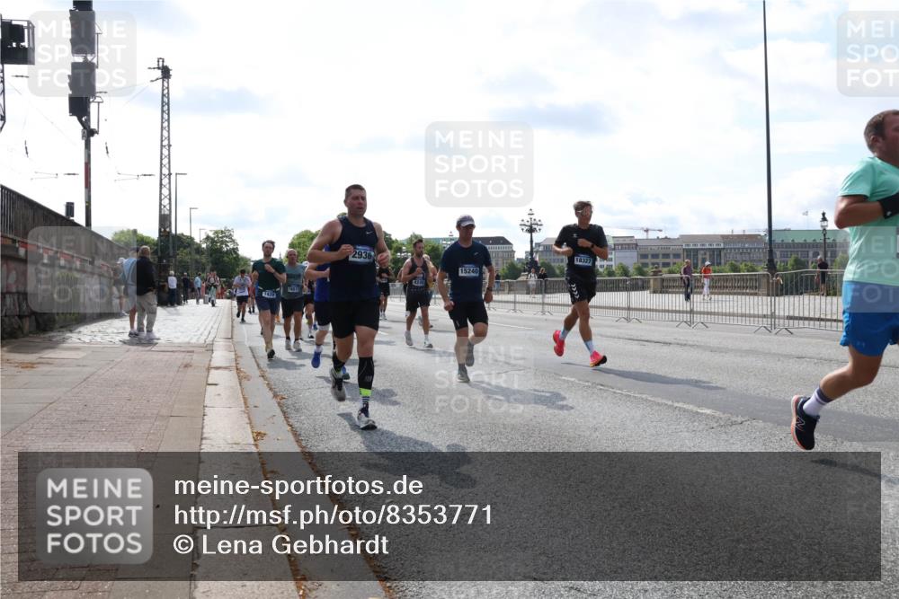 29.06.2025 - hella hamburg halbmarathon Lena Gebhardt http://msf.ph/oto/8353771 29.06.2025 10:01:15 Lombardsbrücke 1420, 16517, 2936, 4249, 15240, 18327, 1130, 1387, 1420, 1726, 2006, 2091, 2354, 2363, 2490, 2936, 3059, 3199, 3425, 3625, 3663, 3740, 3983, 4068, 4238, 4249, 4319, 4322, 4370, 4616, 4649, 4708, 5033, 5418, 5570, 5675, 5870, 6087, 6147, 6281, 0000, 6487, 6531, 6591, 6714, 6757, 6835, 6924, 7287, 7658, 7757, 7759, 7761, 7846, 8030, 8045, 8046, 8191, 8255, 8326, 8632, 8691, 8923, 9124, 9932, 10074, 10188, 10271, 10383, 10576, 11465 meine-sportfotos.de