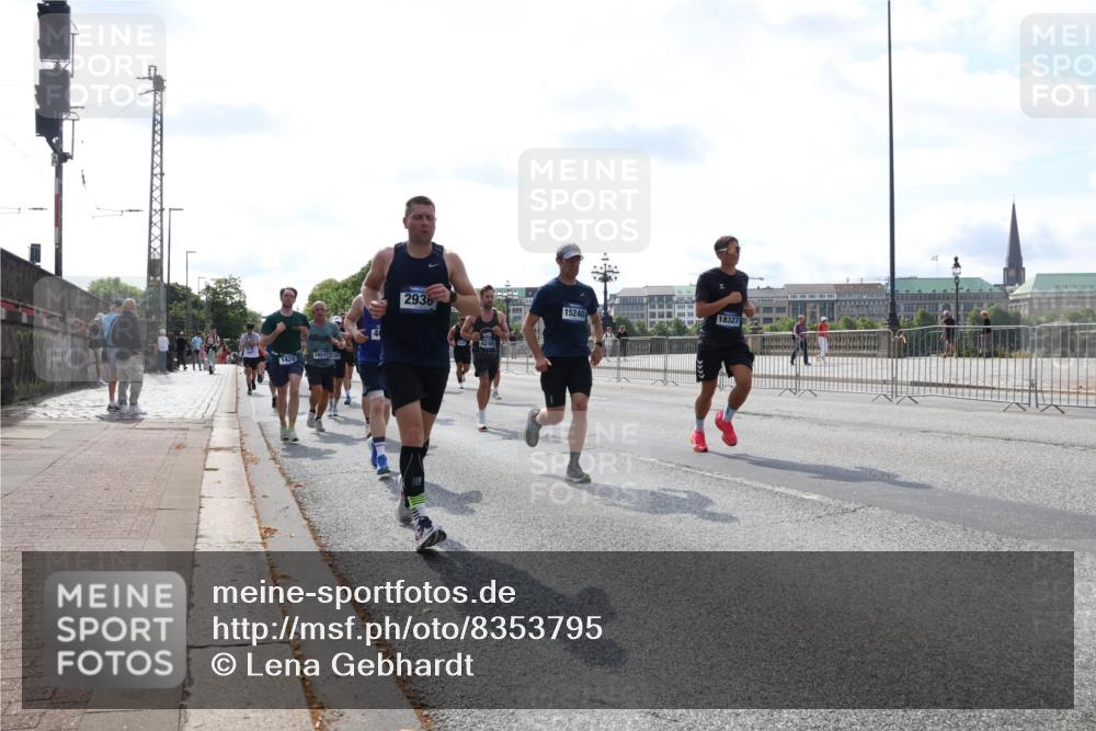 29.06.2025 - hella hamburg halbmarathon Lena Gebhardt http://msf.ph/oto/8353795 29.06.2025 10:01:15 Lombardsbrücke 1420, 16517383, 2936, 4249, 15240, 18327, 1130, 1387, 1420, 1726, 2006, 2091, 2354, 2363, 2490, 2936, 3059, 3199, 3425, 3625, 3663, 3740, 3983, 4068, 4238, 4249, 4319, 4322, 4370, 4616, 4649, 4708, 5033, 5418, 5570, 5675, 5870, 6087, 6147, 6281, 0000, 6487, 6531, 6591, 6714, 6757, 6835, 6924, 7287, 7658, 7757, 7759, 7761, 7846, 8030, 8045, 8046, 8191, 8255, 8326, 8632, 8691, 8923, 9124, 9932, 10074, 10188, 10271, 10383, 10576, 11465 meine-sportfotos.de