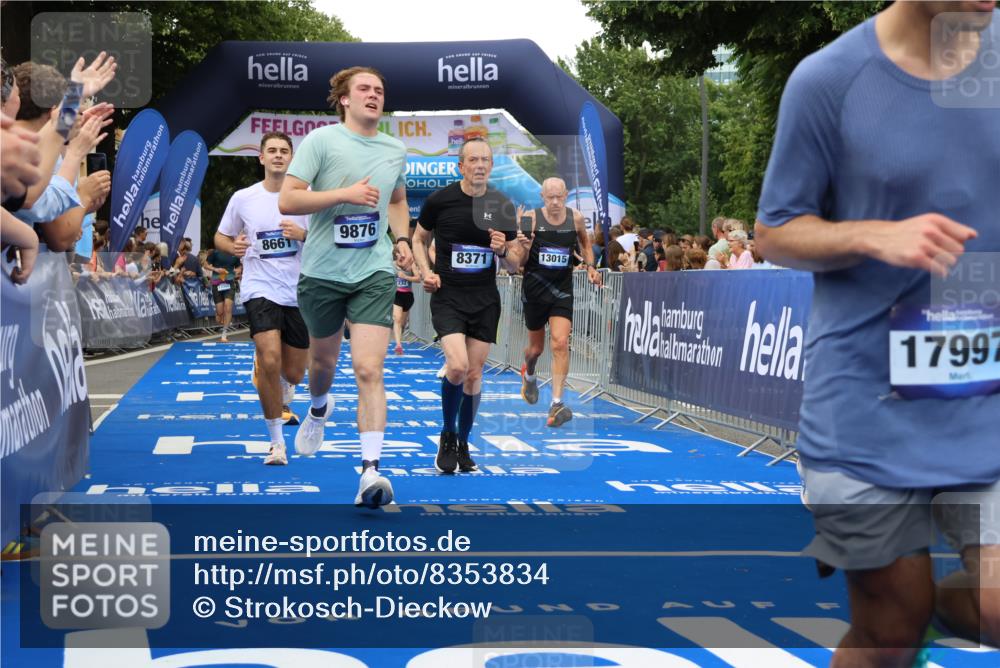 29.06.2025 - hella hamburg halbmarathon Strokosch-Dieckow http://msf.ph/oto/8353834 29.06.2025 10:52:24 Ziel 3715, 4140, 4587, 6164, 7178, 7232, 7896, 8371, 8661, 9145, 9876, 11791, 13015, 13211, 13707, 14561, 15144, 15446, 15980, 17773, 17997 meine-sportfotos.de