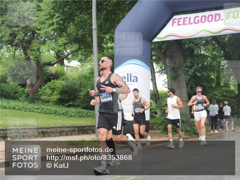 29.06.2025 - hella hamburg halbmarathon KatJ http://msf.ph/oto/8353868 29.06.2025 10:21:35 Zwischen KM18-KM19 1686, 5070, 7965 meine-sportfotos.de