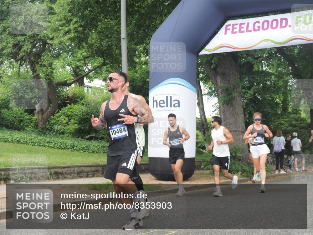 29.06.2025 - hella hamburg halbmarathon KatJ http://msf.ph/oto/8353903 29.06.2025 10:21:35 Zwischen KM18-KM19 1686, 5070, 7965 meine-sportfotos.de