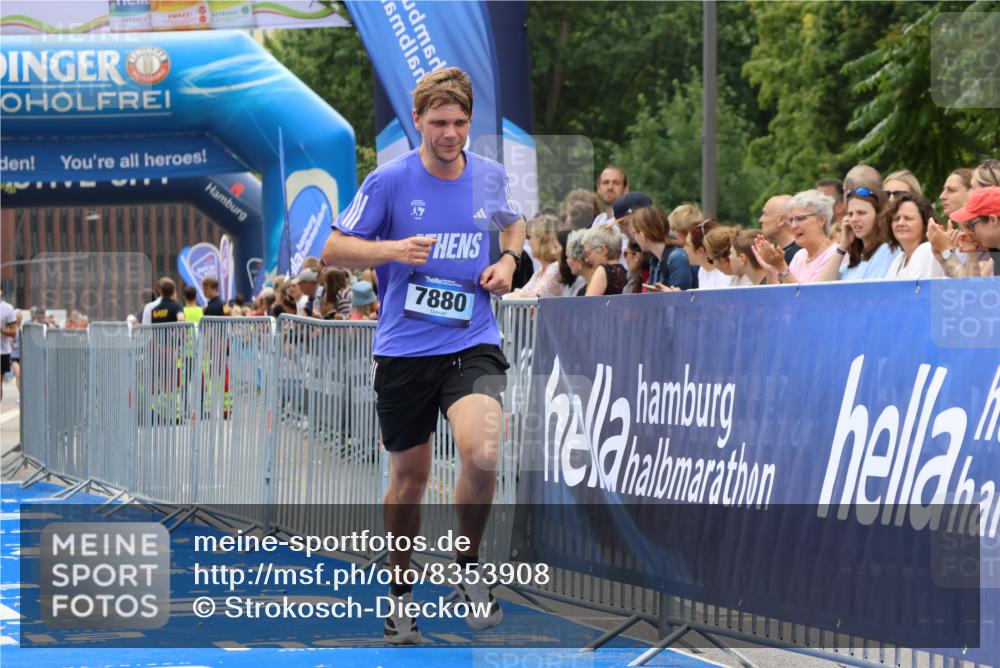 29.06.2025 - hella hamburg halbmarathon Strokosch-Dieckow http://msf.ph/oto/8353908 29.06.2025 10:30:52 Ziel 3379, 7055, 7880, 9381, 9508, 16508, 18871 meine-sportfotos.de