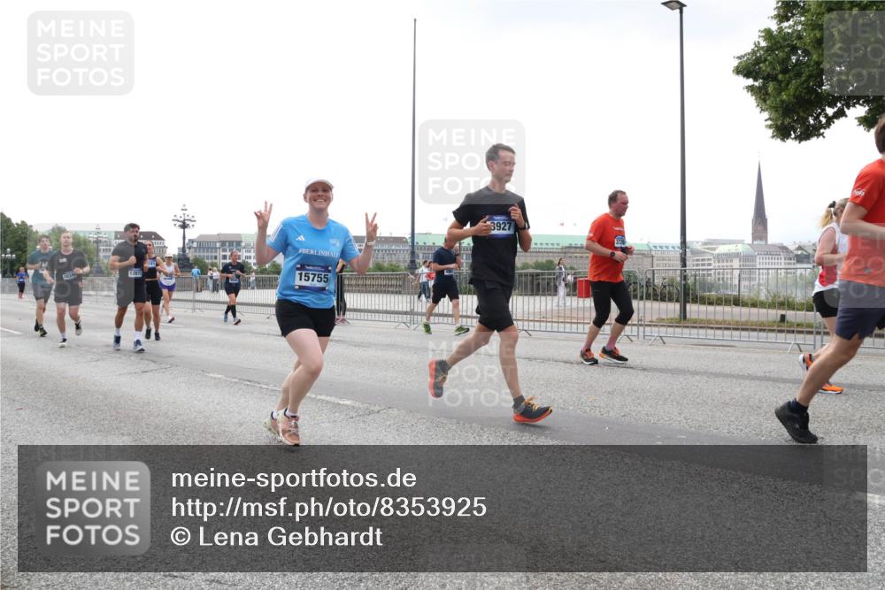29.06.2025 - hella hamburg halbmarathon Lena Gebhardt http://msf.ph/oto/8353925 29.06.2025 10:38:50 Lombardsbrücke 16346, 12072, 181, 15755, 3927, 3726, 56, 1232, 1390, 1451, 1721, 2151, 2524, 2534, 2576, 2660, 2693, 3094, 3095, 3216, 3286, 3307, 3323, 3726, 3745, 3777, 3841, 3927, 4028, 4139, 4155, 4159, 4257, 4259, 4260, 4316, 4320, 4410, 4883, 4964, 5085, 5089, 5155, 5617, 5684, 5735, 5913, 6062, 6112, 6611, 6695, 6696, 6875, 7117, 7148, 7263, 7371, 7561, 7589, 7692, 7849, 8367, 8457, 8783, 9708, 9974, 9977, 10072, 10554, 13060 meine-sportfotos.de