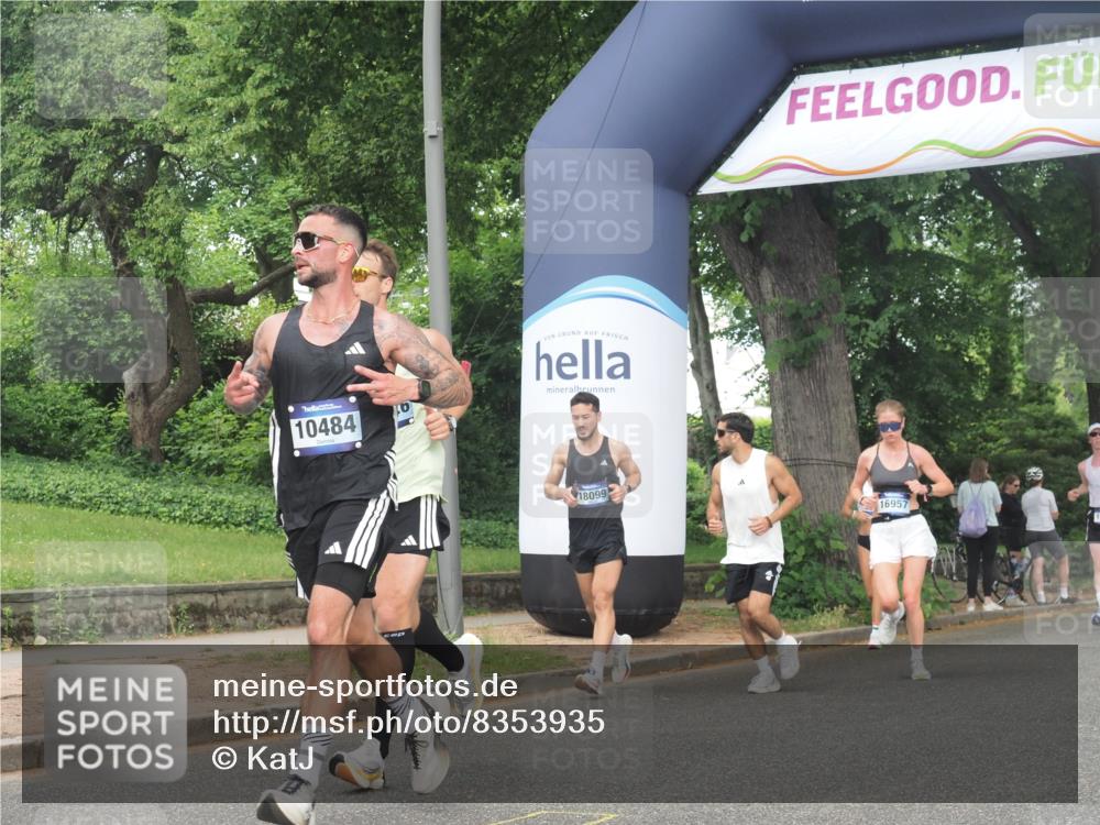 29.06.2025 - hella hamburg halbmarathon KatJ http://msf.ph/oto/8353935 29.06.2025 10:21:36 Zwischen KM18-KM19 1686, 5070, 7965 meine-sportfotos.de
