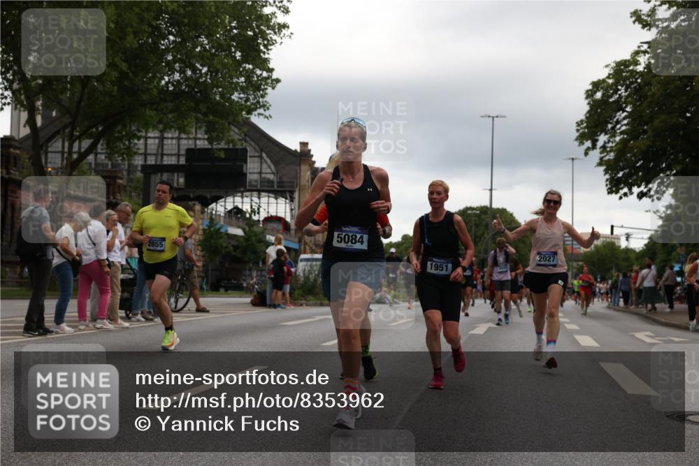 29.06.2025 - hella hamburg halbmarathon Yannick Fuchs http://msf.ph/oto/8353962 29.06.2025 10:52:56 20KM 1285, 1642, 1946, 1951, 2006, 2027, 2677, 2855, 2957, 2978, 3181, 5084, 5347, 5633, 6202, 6208, 6636, 6860, 6997, 7476, 8290, 8392, 8929, 9156, 9353, 9655, 9835, 10036, 10539, 10915, 12633, 12809, 13407, 14375, 14631, 14914, 15240, 15263, 15824, 16160, 16206, 16409, 16563, 16922, 16924, 17017, 17346, 17782, 17810, 17852, 17931, 18112, 18153, 18232, 18266, 18327, 18556, 18730, 18833, 18954, 19002, 19003 meine-sportfotos.de