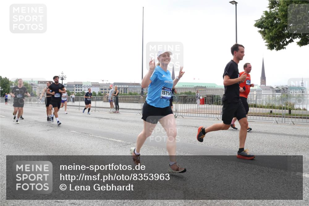 29.06.2025 - hella hamburg halbmarathon Lena Gebhardt http://msf.ph/oto/8353963 29.06.2025 10:38:50 Lombardsbrücke 16346, 12072, 15755, 3726, 56, 1232, 1390, 1451, 1721, 2151, 2524, 2534, 2576, 2660, 2693, 3094, 3095, 3216, 3286, 3307, 3323, 3726, 3745, 3777, 3841, 3927, 4028, 4139, 4155, 4159, 4257, 4259, 4260, 4316, 4320, 4410, 4883, 4964, 5085, 5089, 5155, 5617, 5684, 5735, 5913, 6062, 6112, 6611, 6695, 6696, 6875, 7117, 7148, 7263, 7371, 7561, 7589, 7692, 7849, 8367, 8457, 8783, 9708, 9974, 9977, 10072, 10554, 13060 meine-sportfotos.de