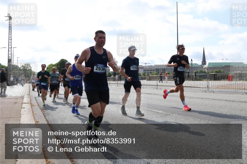 29.06.2025 - hella hamburg halbmarathon Lena Gebhardt http://msf.ph/oto/8353991 29.06.2025 10:01:16 Lombardsbrücke 1420, 16517, 4068, 16530, 2936, 15240, 18327, 1130, 1387, 1420, 1726, 2006, 2091, 2354, 2363, 2490, 2936, 3199, 3425, 3625, 3663, 3740, 4068, 4238, 4249, 4319, 4322, 4370, 4616, 4649, 4708, 5033, 5418, 5570, 5675, 5870, 6087, 6147, 6281, 0000, 6302, 6487, 6531, 6591, 6714, 6757, 6835, 6924, 7287, 7658, 7757, 7759, 7761, 7846, 8030, 8045, 8046, 8191, 8255, 8326, 8392, 8632, 8691, 8923, 9124, 9932, 10074, 10188, 10271, 10383, 10576, 11043, 11465 meine-sportfotos.de