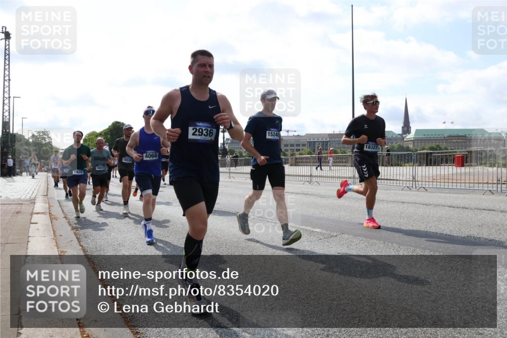 29.06.2025 - hella hamburg halbmarathon Lena Gebhardt http://msf.ph/oto/8354020 29.06.2025 10:01:16 Lombardsbrücke 16530, 16517, 1420, 4068, 2936, 15240, 18327, 1130, 1387, 1420, 1726, 2006, 2091, 2354, 2363, 2490, 2936, 3199, 3425, 3625, 3663, 3740, 4068, 4238, 4249, 4319, 4322, 4370, 4616, 4649, 4708, 5033, 5418, 5570, 5675, 5870, 6087, 6147, 6281, 0000, 6302, 6487, 6531, 6591, 6714, 6757, 6835, 6924, 7287, 7658, 7757, 7759, 7761, 7846, 8030, 8045, 8046, 8191, 8255, 8326, 8392, 8632, 8691, 8923, 9124, 9932, 10074, 10188, 10271, 10383, 10576, 11043, 11465 meine-sportfotos.de