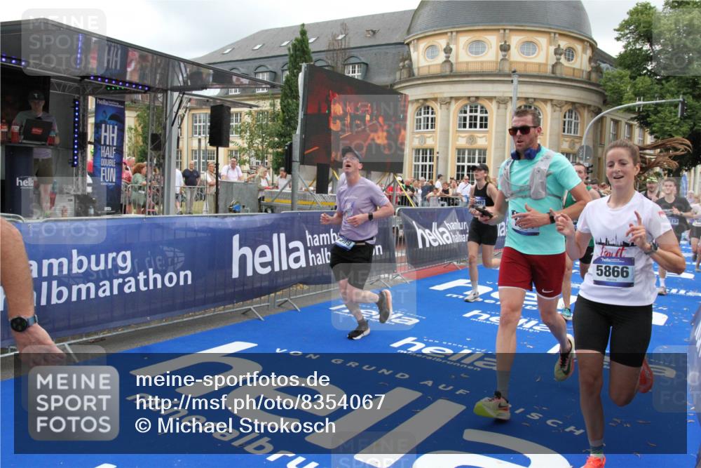 29.06.2025 - hella hamburg halbmarathon Michael Strokosch http://msf.ph/oto/8354067 29.06.2025 10:53:36 Ziel 1030, 1061, 1098, 1499, 1502, 1783, 2070, 3399, 5866, 6628, 6762, 10549, 11068, 12909, 13912, 15113, 15497, 15856, 17710, 18450, 18612, 18666 meine-sportfotos.de