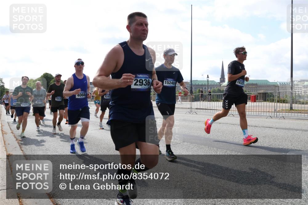 29.06.2025 - hella hamburg halbmarathon Lena Gebhardt http://msf.ph/oto/8354072 29.06.2025 10:01:16 Lombardsbrücke 4068, 16530, 16517, 1420, 4249, 2936, 15240, 18327, 1130, 1387, 1420, 1726, 2006, 2091, 2354, 2363, 2490, 2936, 3199, 3425, 3625, 3663, 3740, 4068, 4238, 4249, 4319, 4322, 4370, 4616, 4649, 4708, 5033, 5418, 5570, 5675, 5870, 6087, 6147, 6281, 0000, 6302, 6487, 6531, 6591, 6714, 6757, 6835, 6924, 7287, 7658, 7757, 7759, 7761, 7846, 8030, 8045, 8046, 8191, 8255, 8326, 8392, 8632, 8691, 8923, 9124, 9932, 10074, 10188, 10271, 10383, 10576, 11043, 11465 meine-sportfotos.de