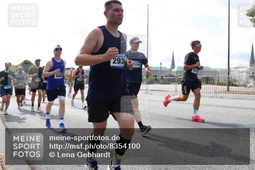 29.06.2025 - hella hamburg halbmarathon Lena Gebhardt http://msf.ph/oto/8354100 29.06.2025 10:01:16 Lombardsbrücke 16530, 16517, 1420, 18796, 4068, 4249, 2936, 5240, 18327, 1130, 1387, 1420, 1726, 2006, 2091, 2354, 2363, 2490, 2936, 3199, 3425, 3625, 3663, 3740, 4068, 4238, 4249, 4319, 4322, 4370, 4616, 4649, 4708, 5033, 5418, 5570, 5675, 5870, 6087, 6147, 6281, 0000, 6302, 6487, 6531, 6591, 6714, 6757, 6835, 6924, 7287, 7658, 7757, 7759, 7761, 7846, 8030, 8045, 8046, 8191, 8255, 8326, 8392, 8632, 8691, 8923, 9124, 9932, 10074, 10188, 10271, 10383, 10576, 11043, 11465 meine-sportfotos.de