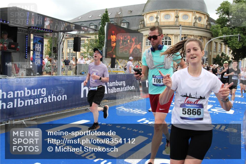 29.06.2025 - hella hamburg halbmarathon Michael Strokosch http://msf.ph/oto/8354112 29.06.2025 10:53:37 Ziel 1030, 1061, 1098, 1499, 1502, 1783, 2070, 2630, 3399, 3819, 5866, 6628, 6762, 10549, 11068, 12632, 12909, 15113, 15497, 15856, 17710, 18450, 18612, 18666, 18715 meine-sportfotos.de