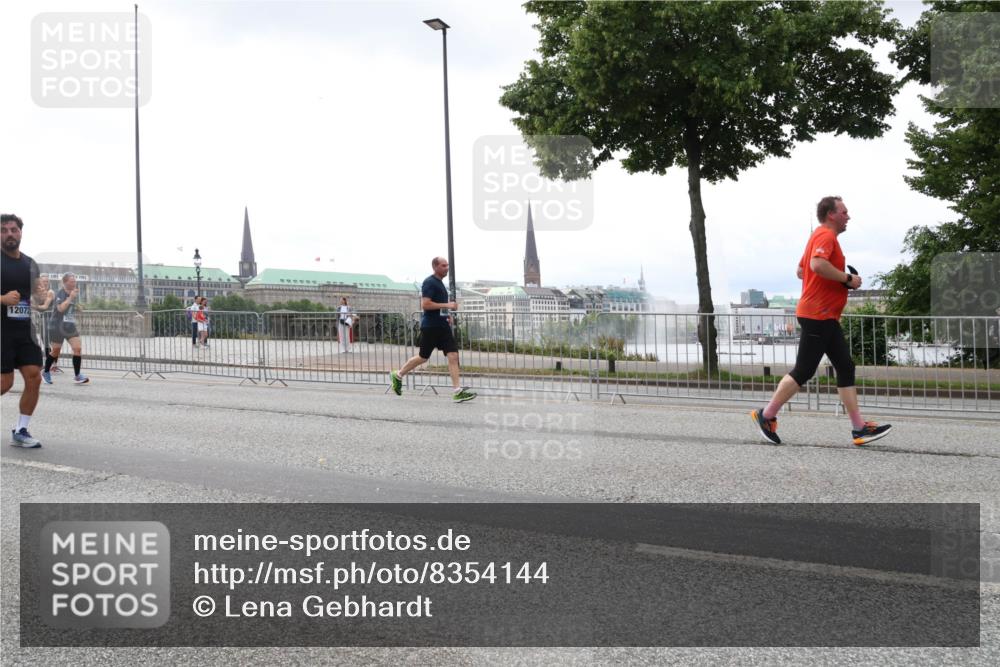 29.06.2025 - hella hamburg halbmarathon Lena Gebhardt http://msf.ph/oto/8354144 29.06.2025 10:38:51 Lombardsbrücke 12072, 56, 1232, 1390, 1451, 1721, 2151, 2524, 2534, 2576, 2660, 2693, 3094, 3095, 3216, 3307, 3323, 3726, 3745, 3777, 3841, 3927, 4028, 4139, 4155, 4159, 4257, 4259, 4260, 4316, 4320, 4410, 4883, 4964, 5085, 5089, 5155, 5617, 5684, 5735, 5913, 6062, 6112, 6611, 6695, 6696, 6875, 7117, 7148, 7263, 7371, 7561, 7589, 7692, 7849, 8367, 8457, 8783, 9708, 9974, 9977, 10072, 10554, 13060 meine-sportfotos.de