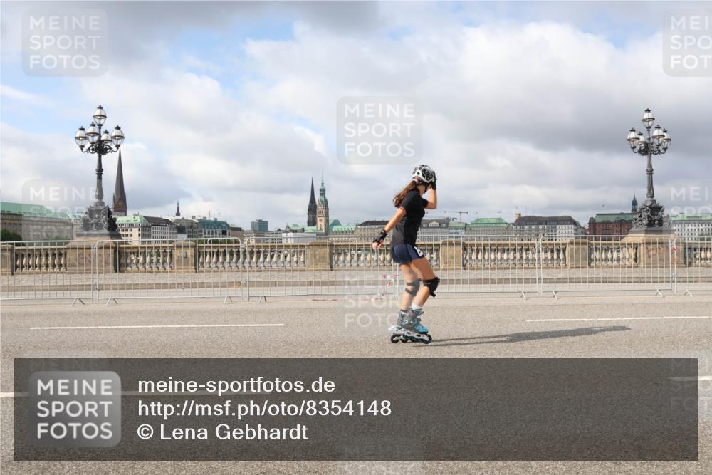 29.06.2025 - hella hamburg halbmarathon Lena Gebhardt http://msf.ph/oto/8354148 29.06.2025 09:09:27 Lombardsbrücke  meine-sportfotos.de
