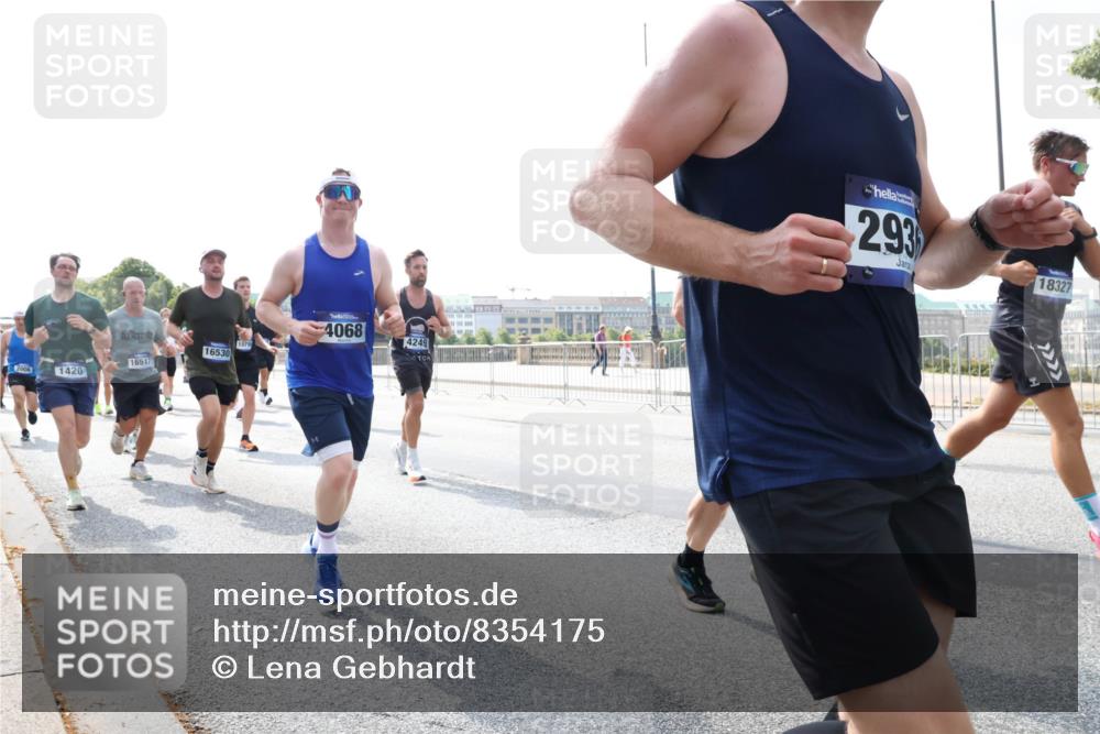 29.06.2025 - hella hamburg halbmarathon Lena Gebhardt http://msf.ph/oto/8354175 29.06.2025 10:01:16 Lombardsbrücke 2006, 1420, 16517, 16530, 4068, 4249, 293, 18327, 1130, 1387, 1420, 1726, 2006, 2091, 2354, 2363, 2490, 2936, 3199, 3425, 3625, 3663, 3740, 4068, 4238, 4249, 4319, 4322, 4370, 4616, 4649, 4708, 5033, 5418, 5570, 5675, 5870, 6087, 6147, 6281, 0000, 6302, 6487, 6531, 6591, 6714, 6757, 6835, 6924, 7287, 7658, 7757, 7759, 7761, 7846, 8030, 8045, 8046, 8191, 8255, 8326, 8392, 8632, 8691, 8923, 9124, 9932, 10074, 10188, 10271, 10383, 10576, 11043, 11465 meine-sportfotos.de