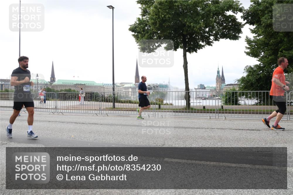 29.06.2025 - hella hamburg halbmarathon Lena Gebhardt http://msf.ph/oto/8354230 29.06.2025 10:38:52 Lombardsbrücke 12072, 56, 1232, 1390, 1451, 1721, 2151, 2524, 2534, 2571, 2576, 2660, 2693, 2998, 3216, 3307, 3323, 3726, 3745, 3777, 3841, 3927, 4028, 4139, 4155, 4159, 4257, 4259, 4260, 4316, 4320, 4410, 4883, 4964, 5085, 5089, 5155, 5617, 5684, 5735, 5913, 6062, 6112, 6611, 6695, 6696, 6875, 7117, 7148, 7263, 7371, 7561, 7589, 7692, 7815, 7849, 8367, 8457, 8783, 9708, 9974, 9977, 10072, 10315, 10554, 13060 meine-sportfotos.de