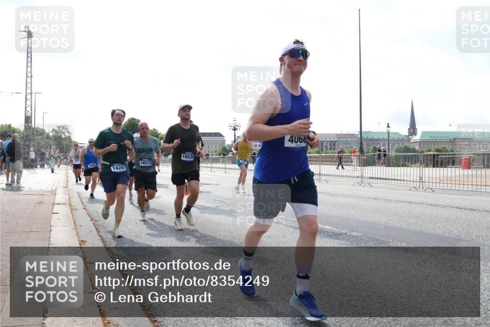 29.06.2025 - hella hamburg halbmarathon Lena Gebhardt http://msf.ph/oto/8354249 29.06.2025 10:01:17 Lombardsbrücke 1420, 16517, 16530, 4068, 1130, 1387, 1420, 1724, 1726, 2006, 2091, 2354, 2363, 2490, 2936, 3199, 3425, 3625, 3663, 3740, 4068, 4238, 4249, 4319, 4322, 4370, 4616, 4649, 4708, 5033, 5418, 5570, 5675, 5870, 6087, 6147, 6281, 0000, 6302, 6487, 6531, 6591, 6714, 6757, 6835, 6924, 7287, 7658, 7757, 7759, 7761, 7846, 8030, 8045, 8046, 8191, 8255, 8326, 8392, 8691, 8822, 8923, 9124, 9932, 10188, 10271, 10383, 10576, 11043, 11465 meine-sportfotos.de