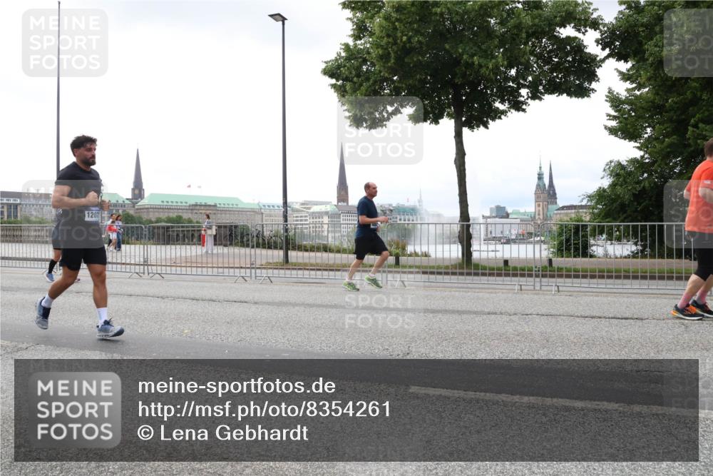 29.06.2025 - hella hamburg halbmarathon Lena Gebhardt http://msf.ph/oto/8354261 29.06.2025 10:38:52 Lombardsbrücke 1207, 56, 1232, 1390, 1451, 1721, 2151, 2524, 2534, 2571, 2576, 2660, 2693, 2998, 3216, 3307, 3323, 3726, 3745, 3777, 3841, 3927, 4028, 4139, 4155, 4159, 4257, 4259, 4260, 4316, 4320, 4410, 4883, 4964, 5085, 5089, 5155, 5617, 5684, 5735, 5913, 6062, 6112, 6611, 6695, 6696, 6875, 7117, 7148, 7263, 7371, 7561, 7589, 7692, 7815, 7849, 8367, 8457, 8783, 9708, 9974, 9977, 10072, 10315, 10554, 13060 meine-sportfotos.de