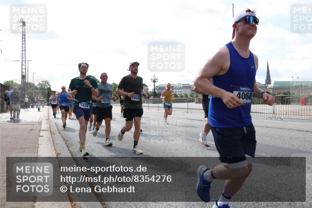 29.06.2025 - hella hamburg halbmarathon Lena Gebhardt http://msf.ph/oto/8354276 29.06.2025 10:01:17 Lombardsbrücke 16530, 16517, 2006, 1420, 38, 1387, 4068, 1130, 1387, 1420, 1724, 1726, 2006, 2091, 2354, 2363, 2490, 2936, 3199, 3425, 3625, 3663, 3740, 4068, 4238, 4249, 4319, 4322, 4370, 4616, 4649, 4708, 5033, 5418, 5570, 5675, 5870, 6087, 6147, 6281, 0000, 6302, 6487, 6531, 6591, 6714, 6757, 6835, 6924, 7287, 7658, 7757, 7759, 7761, 7846, 8030, 8045, 8046, 8191, 8255, 8326, 8392, 8691, 8822, 8923, 9124, 9932, 10188, 10271, 10383, 10576, 11043, 11465 meine-sportfotos.de
