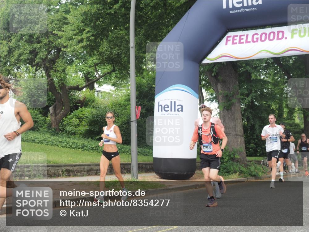 29.06.2025 - hella hamburg halbmarathon KatJ http://msf.ph/oto/8354277 29.06.2025 10:21:38 Zwischen KM18-KM19 51, 1686, 7793, 7965 meine-sportfotos.de