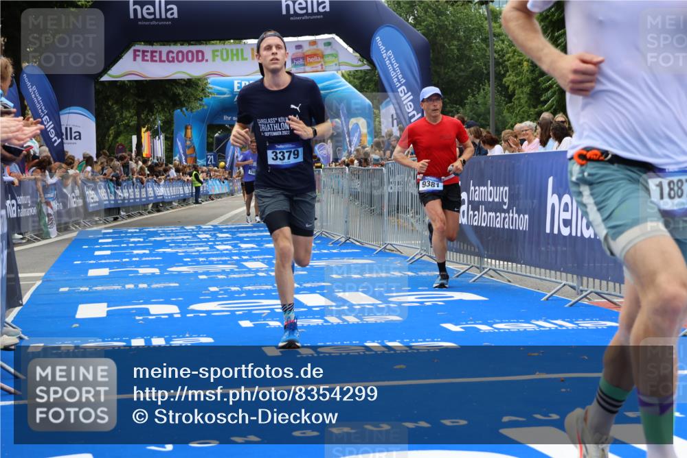 29.06.2025 - hella hamburg halbmarathon Strokosch-Dieckow http://msf.ph/oto/8354299 29.06.2025 10:30:48 Ziel 3379, 7055, 7880, 9381, 9508, 18871 meine-sportfotos.de