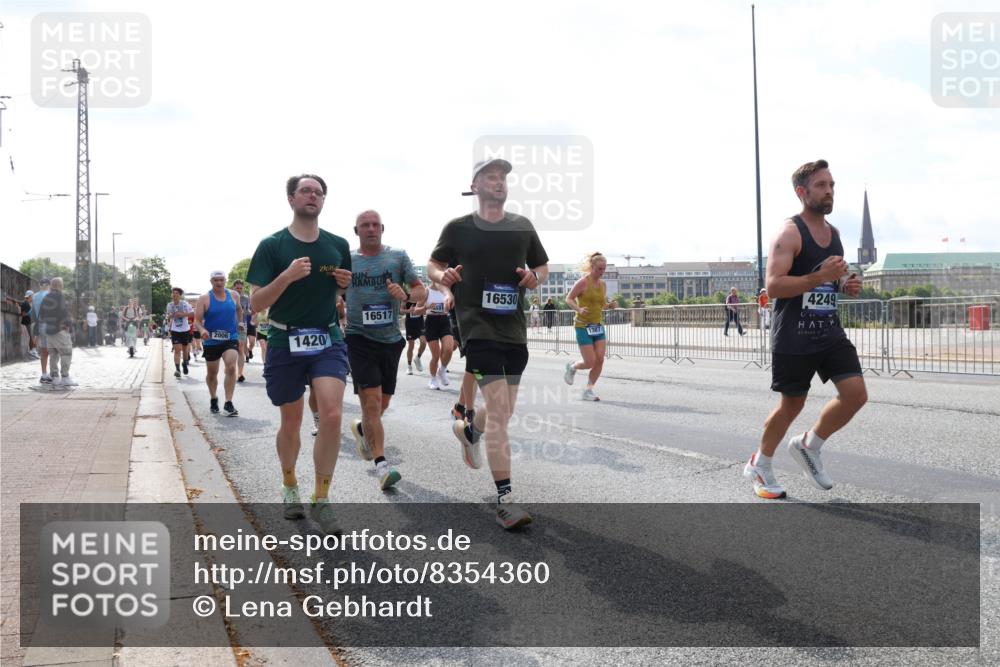 29.06.2025 - hella hamburg halbmarathon Lena Gebhardt http://msf.ph/oto/8354360 29.06.2025 10:01:17 Lombardsbrücke 2006, 1420, 16517, 16530, 1387, 4249, 1130, 1387, 1420, 1724, 1726, 2006, 2091, 2354, 2363, 2490, 2936, 3199, 3425, 3625, 3663, 3740, 4068, 4238, 4249, 4319, 4322, 4370, 4616, 4649, 4708, 5033, 5418, 5570, 5675, 5870, 6087, 6147, 6281, 0000, 6302, 6487, 6531, 6591, 6714, 6757, 6835, 6924, 7287, 7658, 7757, 7759, 7761, 7846, 8030, 8045, 8046, 8191, 8255, 8326, 8392, 8691, 8822, 8923, 9124, 9932, 10188, 10271, 10383, 10576, 11043, 11465 meine-sportfotos.de