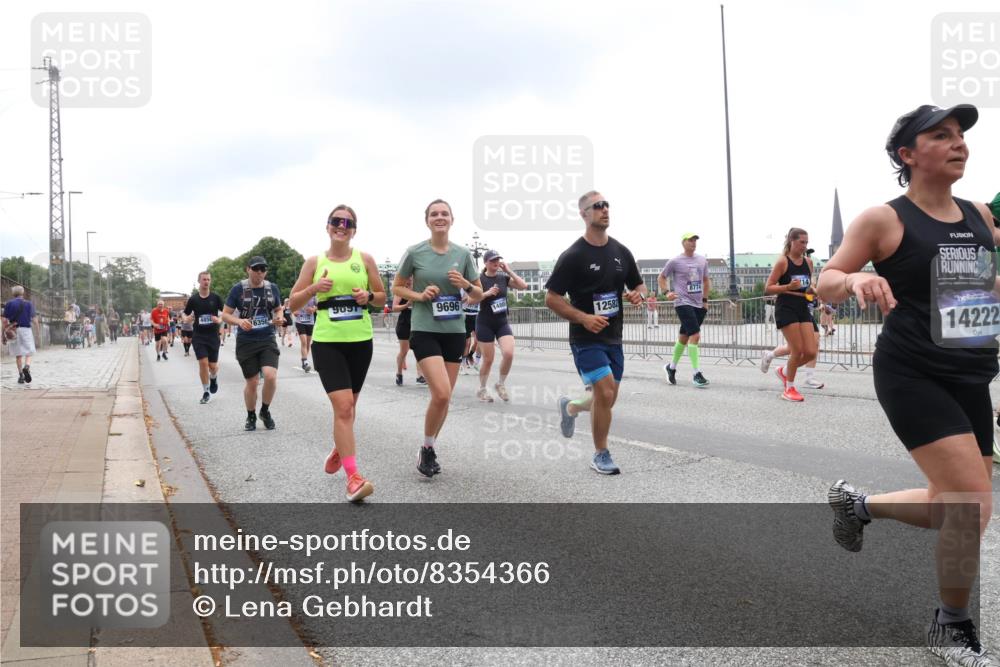 29.06.2025 - hella hamburg halbmarathon Lena Gebhardt http://msf.ph/oto/8354366 29.06.2025 10:48:03 Lombardsbrücke 4856, 16356, 969, 9696, 1480, 12582, 8774, 14222, 1045, 1157, 1174, 1175, 1246, 1392, 1618, 1639, 1645, 1701, 1926, 2037, 2163, 2197, 2418, 2491, 2545, 2650, 2704, 2756, 2790, 2882, 2958, 3049, 3320, 3468, 3504, 3679, 3933, 4327, 4423, 4588, 4856, 5585, 5781, 5886, 5952, 6143, 7240, 7393, 7394, 7427, 7532, 7916, 7970, 8077, 8310, 8521, 8550, 8774, 9356, 9687, 9696, 9697, 9775, 9921, 10145, 10658, 10777, 10794, 10991, 11548, 11742, 11781, 11802, 11909, 12431 meine-sportfotos.de