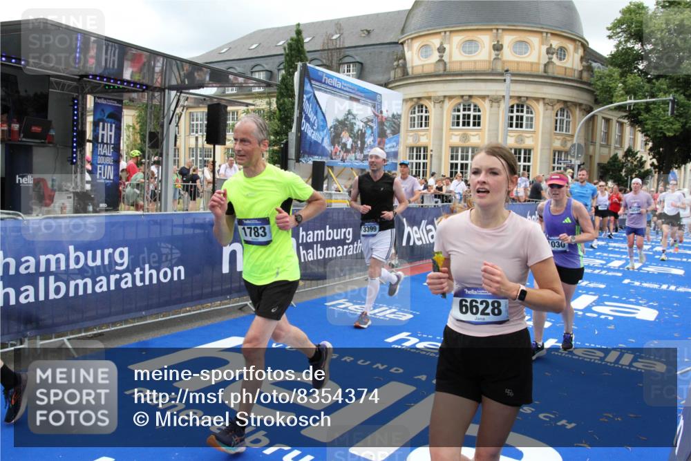 29.06.2025 - hella hamburg halbmarathon Michael Strokosch http://msf.ph/oto/8354374 29.06.2025 10:53:40 Ziel 1030, 1098, 1502, 1783, 2058, 2630, 3399, 3819, 5399, 6628, 6762, 10549, 10895, 11588, 11589, 11604, 12632, 13865, 15061, 15113, 15441, 15497, 15856, 16092, 18143, 18450, 18612, 18666, 18715 meine-sportfotos.de