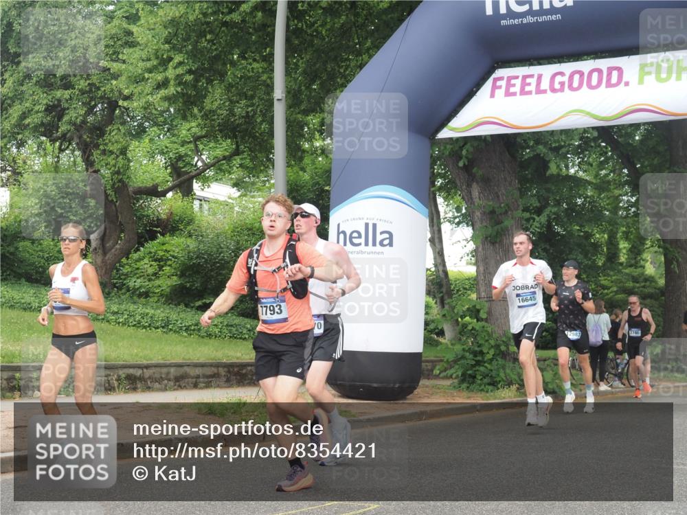 29.06.2025 - hella hamburg halbmarathon KatJ http://msf.ph/oto/8354421 29.06.2025 10:21:39 Zwischen KM18-KM19 51, 1686, 6358, 7793, 7965 meine-sportfotos.de