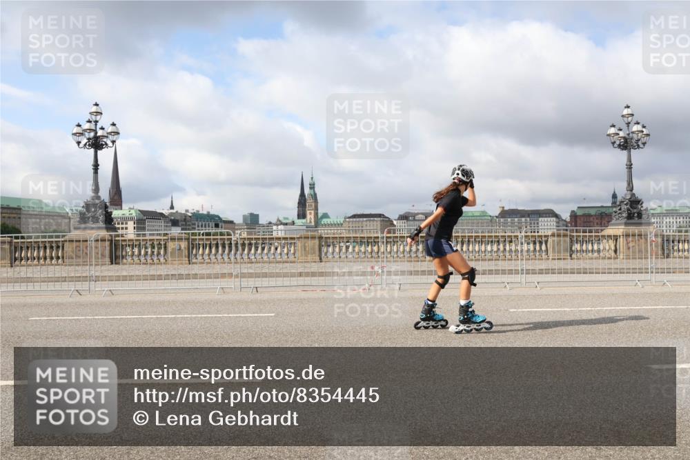 29.06.2025 - hella hamburg halbmarathon Lena Gebhardt http://msf.ph/oto/8354445 29.06.2025 09:09:27 Lombardsbrücke  meine-sportfotos.de