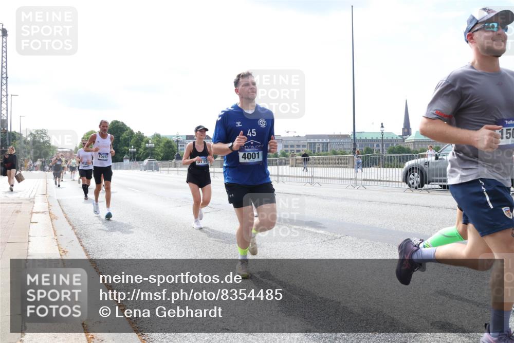 29.06.2025 - hella hamburg halbmarathon Lena Gebhardt http://msf.ph/oto/8354485 29.06.2025 10:13:52 Lombardsbrücke 1144, 10977, 19, 45, 4001, 150, 1131, 1194, 1480, 1890, 2055, 2359, 2721, 2904, 2987, 4001, 4032, 4187, 4795, 4950, 4962, 5232, 5546, 5631, 5719, 6026, 6287, 6710, 6717, 6724, 7446, 7447, 7460, 7462, 7913, 8057, 8279, 8673, 9128, 9612, 9631, 9886, 10442, 10443, 10977, 11441, 11987, 12313, 12797, 12928, 12929, 12938, 13331, 13788, 13928, 15085, 15482, 15663, 15721, 15722, 15840, 16491, 17439, 17472, 17985, 18041, 18222, 18231, 18236, 18239 meine-sportfotos.de