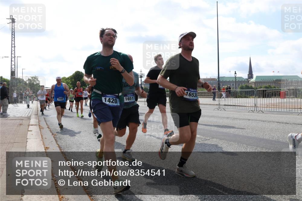 29.06.2025 - hella hamburg halbmarathon Lena Gebhardt http://msf.ph/oto/8354541 29.06.2025 10:01:18 Lombardsbrücke 2006, 21, 0973, 16530, 1420, 16517, 1130, 1387, 1420, 1722, 1724, 1726, 2006, 2091, 2167, 2354, 2363, 2490, 2936, 3199, 3425, 3625, 3663, 3740, 4068, 4238, 4249, 4319, 4322, 4370, 4616, 4649, 4708, 5033, 5547, 5570, 5675, 5870, 6087, 6147, 6281, 0000, 6302, 6487, 6531, 6591, 6714, 6757, 6835, 6921, 6924, 7287, 7658, 7757, 7759, 7761, 7846, 8030, 8045, 8046, 8191, 8255, 8326, 8392, 8691, 8822, 8923, 9124, 9932, 10188, 10271, 10281, 10301, 10383, 10576, 11043, 11465 meine-sportfotos.de