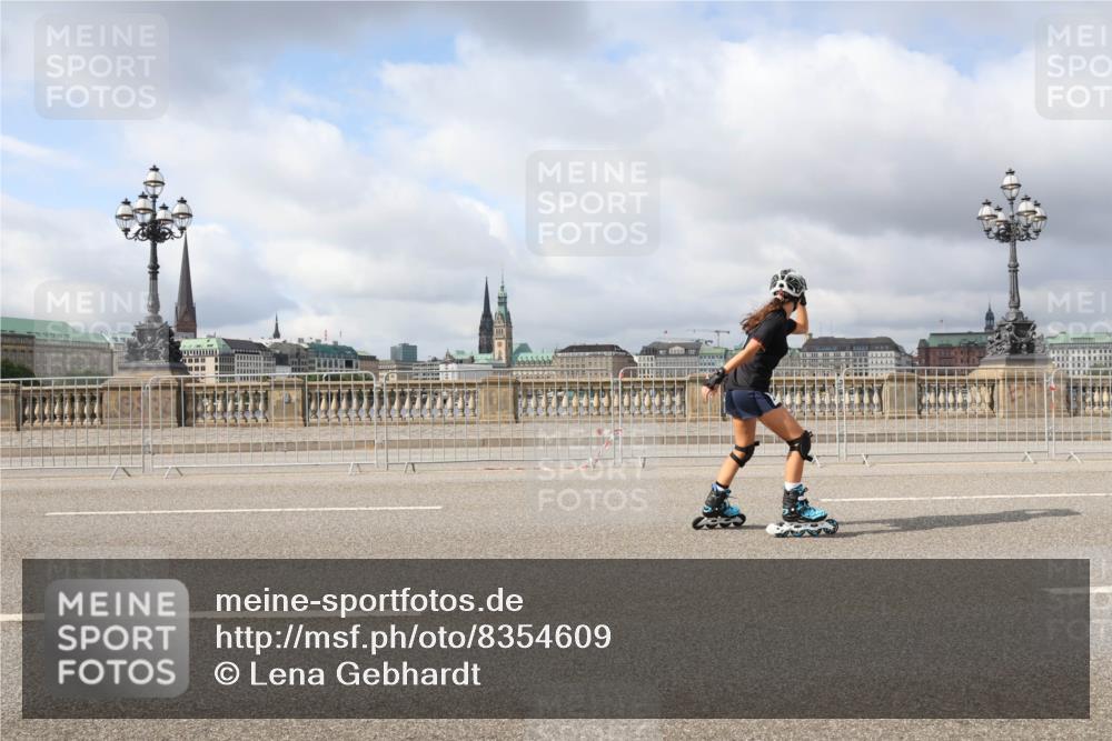 29.06.2025 - hella hamburg halbmarathon Lena Gebhardt http://msf.ph/oto/8354609 29.06.2025 09:09:27 Lombardsbrücke  meine-sportfotos.de