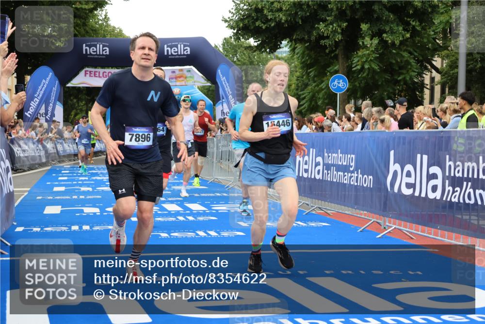 29.06.2025 - hella hamburg halbmarathon Strokosch-Dieckow http://msf.ph/oto/8354622 29.06.2025 10:52:18 Ziel 4140, 4419, 4587, 4837, 5032, 5087, 5482, 6164, 7896, 9074, 9876, 12135, 13015, 13211, 13707, 14300, 15144, 15275, 15446, 16003, 16591, 17130, 17773, 17997, 18475 meine-sportfotos.de
