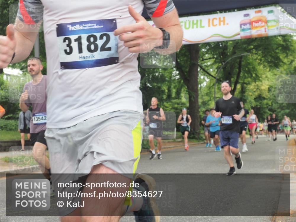 29.06.2025 - hella hamburg halbmarathon KatJ http://msf.ph/oto/8354627 29.06.2025 10:51:36 Zwischen KM18-KM19 1863, 3039, 3182, 3248, 5396, 6100, 7042 meine-sportfotos.de